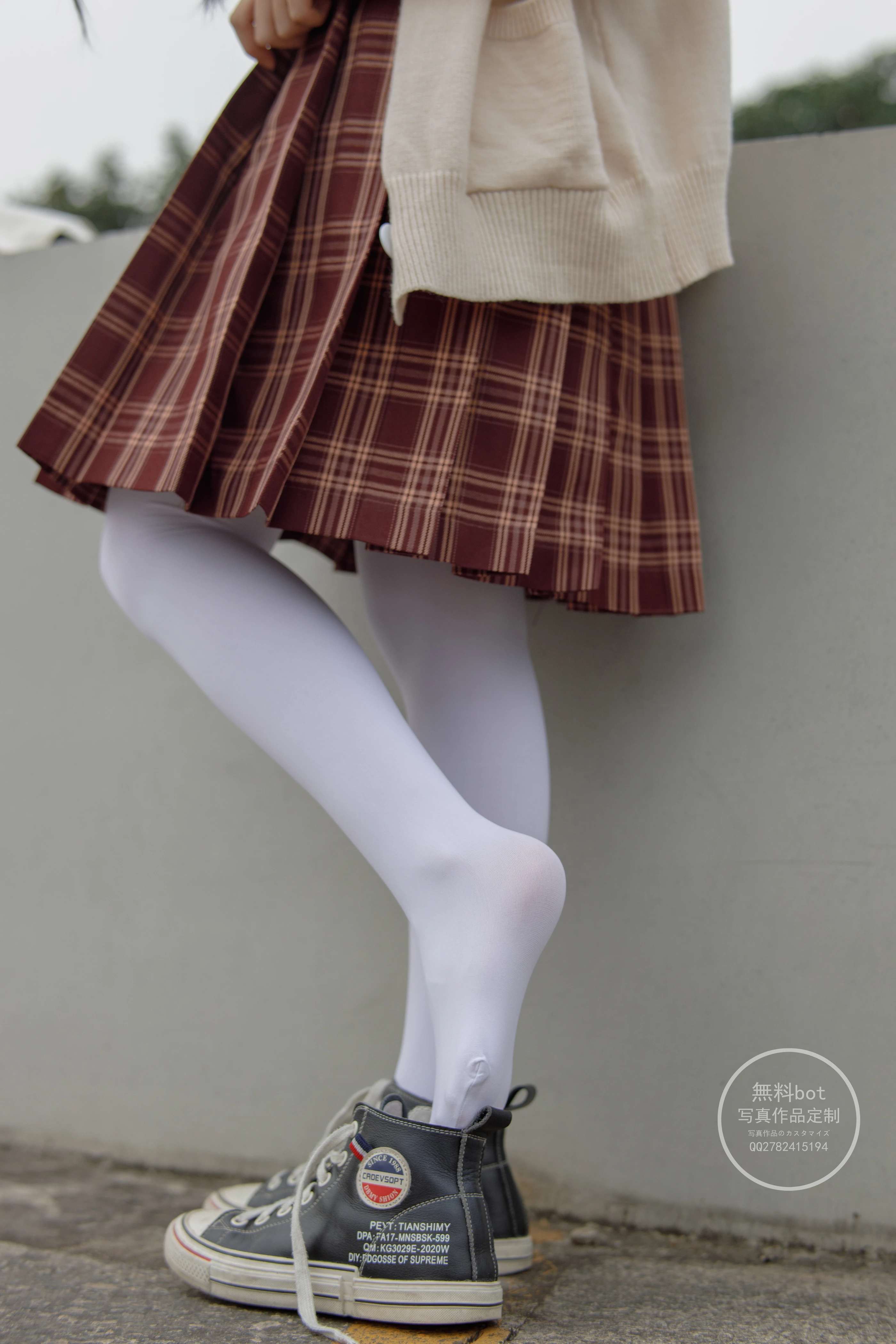 森萝财团 有料006  依依 户外白丝JK制服 [90P]插图7
